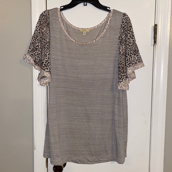 Kori size large beautiful animal print top - Picture 1 of 4